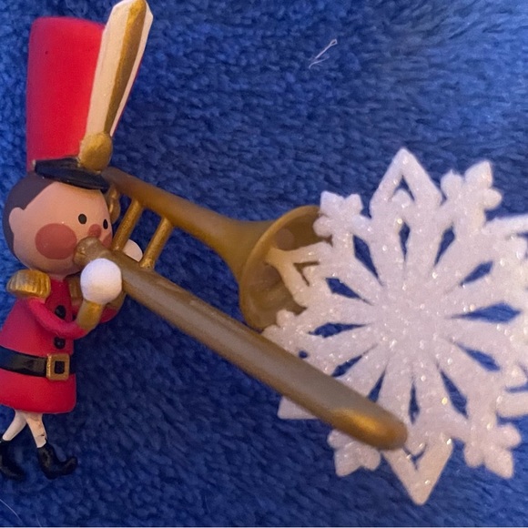 2022 Hallmark Keepsake TERRIFIC TROMBONE ornament - Picture 3 of 8